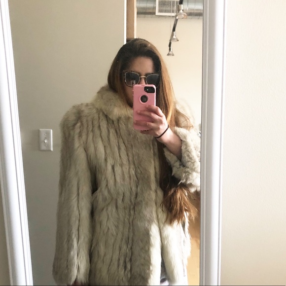 LIKENEW🤩SAGA FURS WHITE BLUE FOX FUR COAT GENUINE - Picture 2 of 8